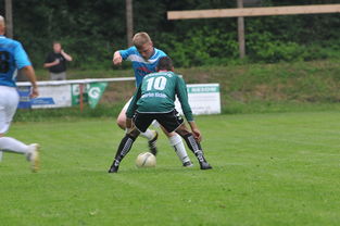 九游网页版官网-足球教练战术布置备受关注，足球教练考虑到对手阵型