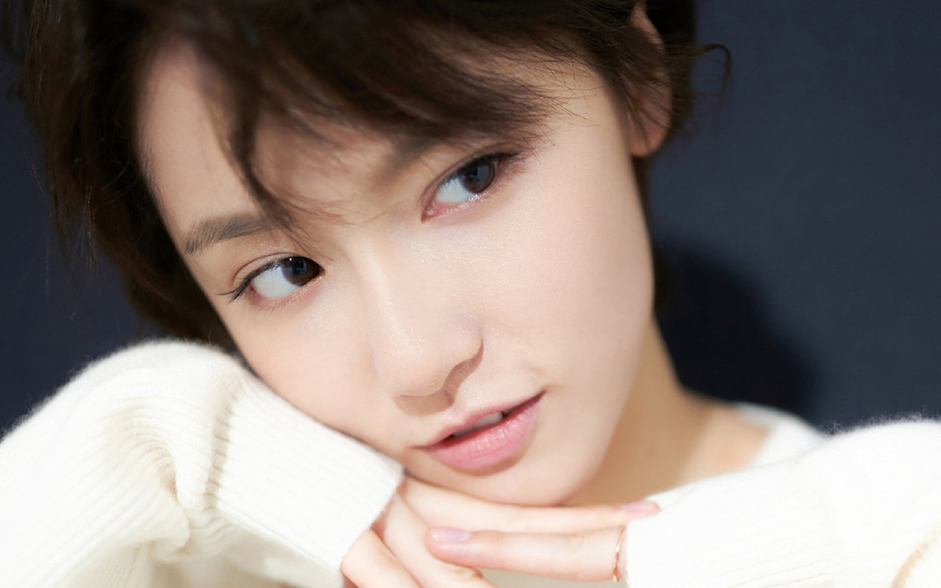 队内组织技术分析会鼓励球员从数据中总结个人提升路径，球员组织能力