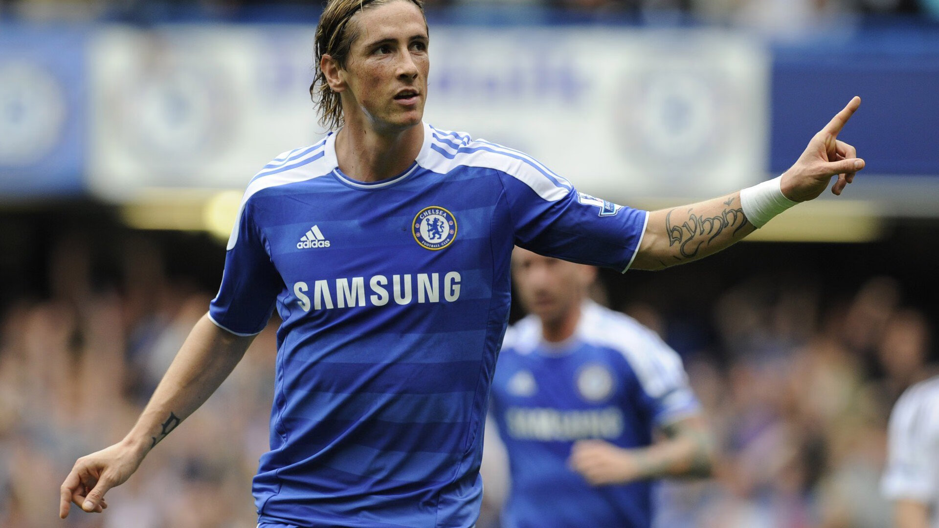 “武汉马拉松：跑者们用脚步诠释极限精神”